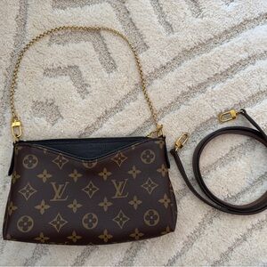 Louis Vuitton Pallas Clutch Black